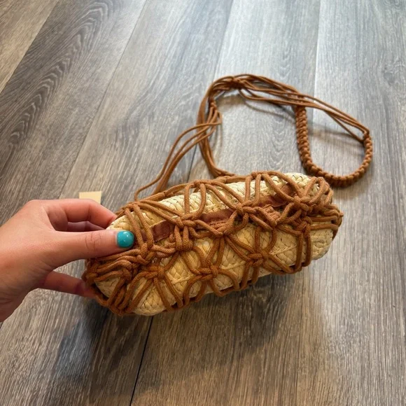 Universal Threads Cream and Brown Woven Crossbody Bag - Picture 3 of 8